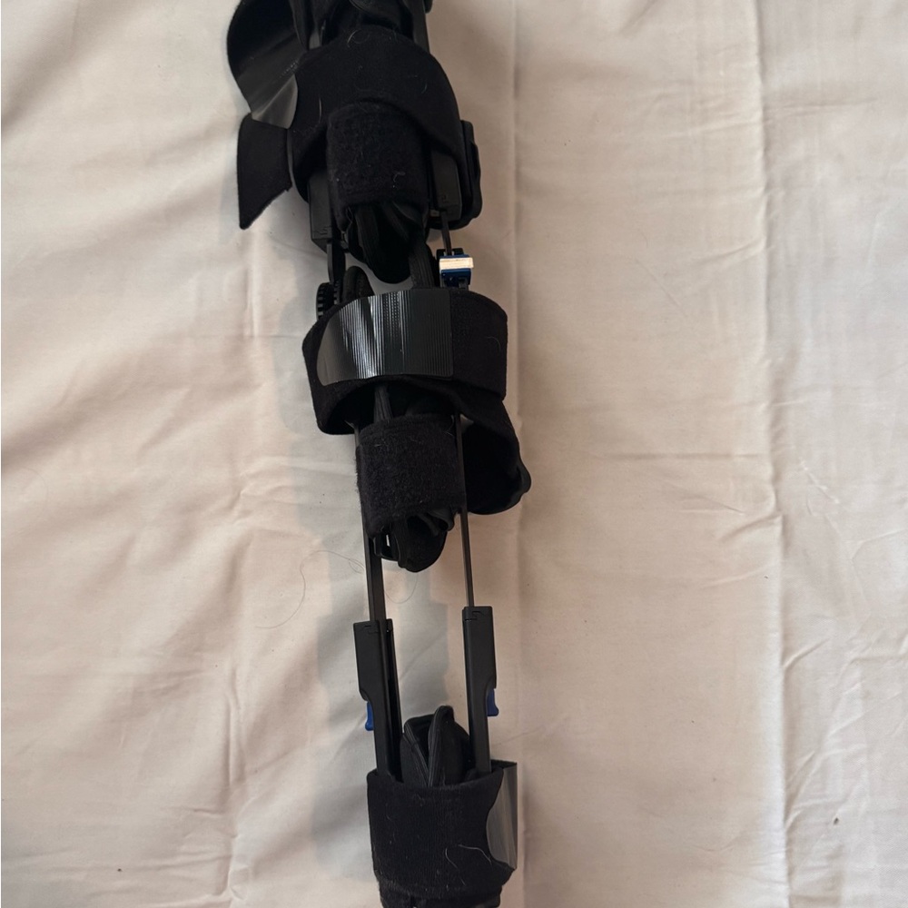 Left Knee Brace - Picture 2 of 5